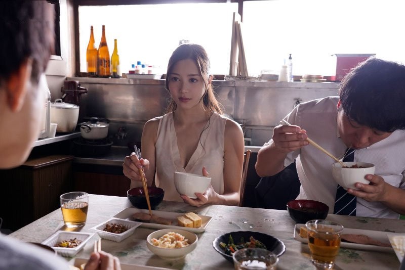 Em chồng lén lút loạn luân người chị dâu xinh đẹp Miu Shiramine