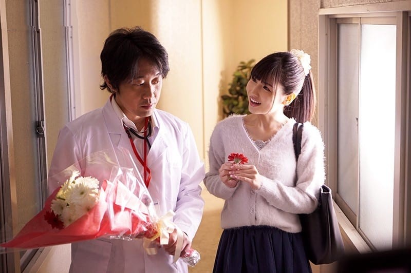 Tên bác sĩ cuồng dâm và cô sinh viên ngoan ngoãn